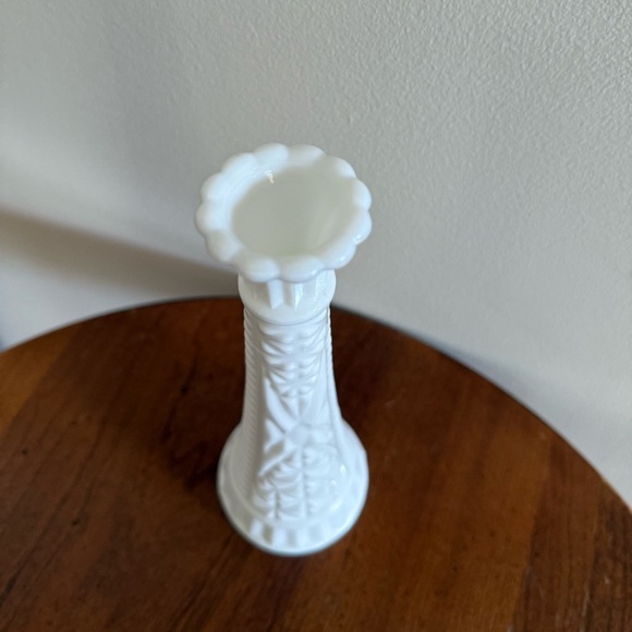 Vintage 9" Milk Glass Bud Vase Stars & Bars Pattern White Flower Vase Home Decor - Picture 4 of 8